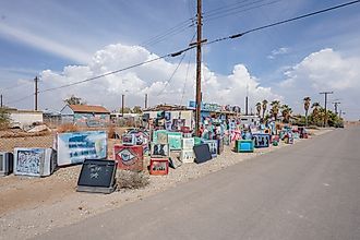 : Abandoned city of Bombay beach along the Salton sea in the Sonoran desert. Editorial credit: WildSnap / Shutterstock.com