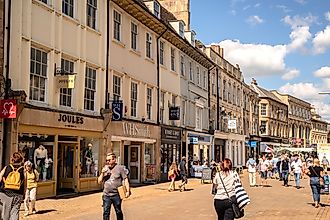 A view back along the High Street in Stamford, Lincolnshire, England. Editorial credit: Stephen Richard McAdam / Shutterstock.com