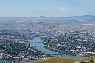 Blue sky and mountains in Lewiston, Idaho.