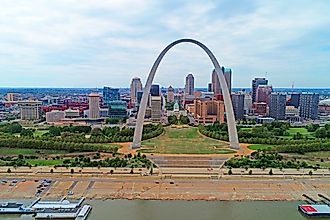 Gateway Arch National Park, Editorial credit: Dennis MacDonald / Shutterstock.com