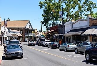 Busy day on Washington Street in Sonora, California. Image credit Michael Vi via Shutterstock