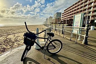 Virginia Beach sign and bike. Image credit: Bryan Dearsley