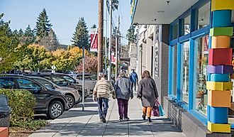 Traffic and urban life in the city of Bainbridge Island, Washington. Image credit Michael Gordon via Shutterstock