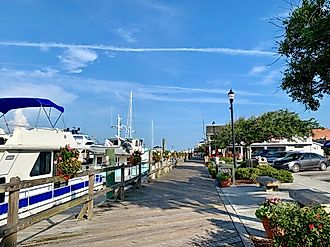 Beaufort, North Carolina: Beautiful summer day on the waterfront boardwalk.