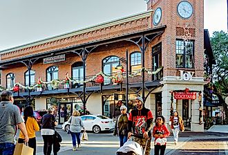 Downtown street in Ocean Springs, Mississippi. Image credit Carmen K. Sisson via Shutterstock