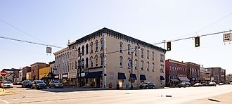 The business district on Washington Street and Main Street in Crawfordsville, Indiana. Editorial credit: Roberto Galan / Shutterstock.com
