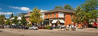 The main tourist district along Queen Street in Niagara on the lake.