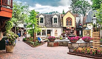 Downtown Gatlinburg, Tennessee. Image credit Kosoff via Shutterstock