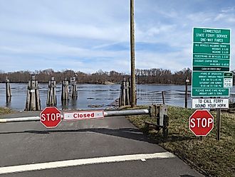Signage at terminal of Rocky Hill-Glastonbury ferry. By Pi.1415926535, CC BY-SA 4.0, https://creativecommons.org/licenses/by-sa/4.0, via Wikimedia Commons