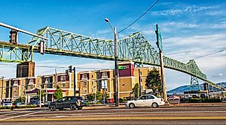 Downtown Sisters, Oregon. Image credit: Bob Pool / Shutterstock.com.