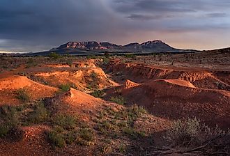 The ridges of Wilpena Pound (Ikara) in Ikara-Flinders Ranges National Park, South Australia. Image credit: Kwest/Shutterstock.com