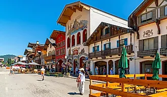 Street view in Leavenworth, Washington. Editorial credit: Kirk Fisher / Shutterstock.com