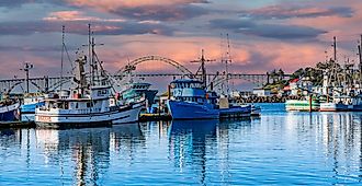Sunset in harbor at Newport Oregon - Bob Pool / Shutterstock.com
