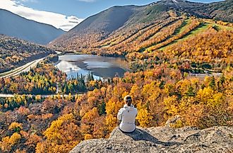 Fall colours in Franconia Notch State Park, New Hampshire, US.