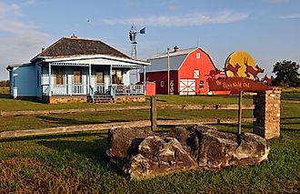 A farmhouse in Carthage, Missouri. Editorial credit: BD Images / Shutterstock.com.