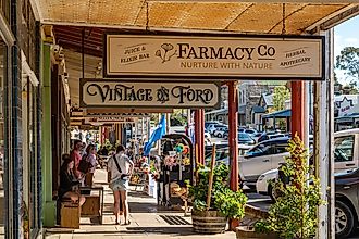 Street scene in historic Beechworth, Victoria, Australia. Image credit: Paul Harding 00 / Shutterstock.com.