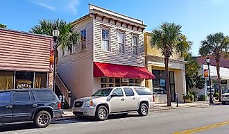 Main street in downtown Beaufort in the Lowcountry lined with palm trees. Editorial credit: Koapan / Shutterstock.com