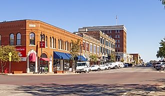 The old business district on Frank Phillips Boulevard in Bartlesville, Oklahoma, USA. (Editorial credit: Roberto Galan / Shutterstock.com)