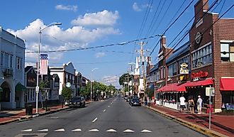 Main Street is the commercial heart of Newark. It is adjacent to the University of Delaware. By PookieFugglestein - Own work, CC0, https://commons.wikimedia.org/w/index.php?curid=30626793