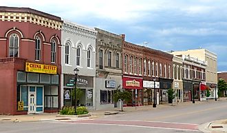 Local businesses in downtown Nebraska City, Nebraska. Image credit: Ammodramus via Wikimedia Commons.