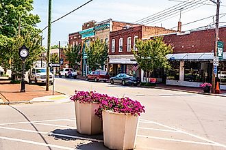 Warrenton, North Carolina: The Warrenton Downtown District is Decorated with Beautiful Flowers. Editorial credit: Wileydoc / Shutterstock.com