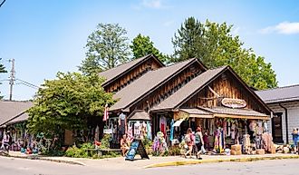 Street scene from historic downtown Nashville Indiana in Brown County with people visible. Editorial credit: Little Vignettes Photo / Shutterstock.com