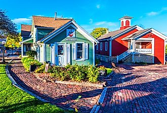 Historical downtown in Long Grove, Illinois. Image credit Nejdet Duzen via Shutterstock