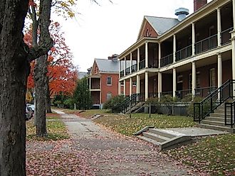 Enlisted men's barracks, a contributing building in the Fort Ethan Allen Historic District. By Mfwills - Own work, CC BY-SA 3.0.