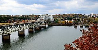 Beautiful fall view of Oneal Bridge over the Tennessee River at Florence, Alabama. Via Shutterstock / Wayne James