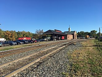 Long view of the White River Junction train station. By ArnoldReinhold, CC BY 3.0, https://commons.wikimedia.org/w/index.php?curid=53366164