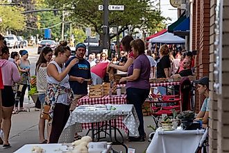 Farmers market in Delaware, Ohio. Image credit arthurgphotography via Shutterstock.com