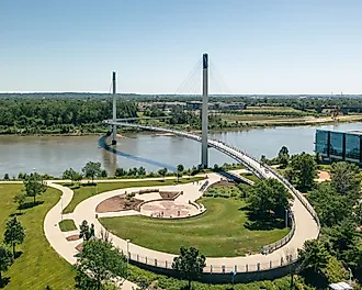 Curved pedestrian bridge connecting Omaha, Nebraska and Council Bluffs, Iowa 