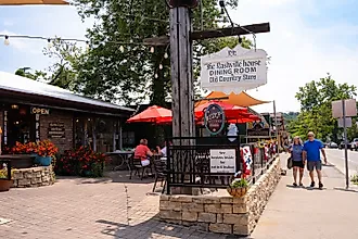 The Nashville house Dining Room Old Country Store in Nashville, IN. Image credit: Little Vignettes Photo / Shutterstock.com