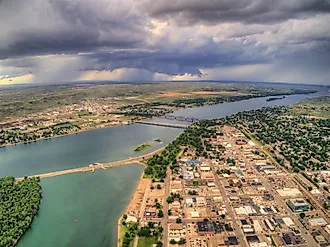 Pierre, South Dakota, at the Missouri River looking northwest toward Oahe Dam. Image credit: Jacob Boomsma / Shutterstock