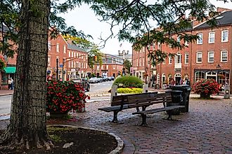 Street scene in the historic seaport city of Newburyport. Editorial credit: littlenySTOCK / Shutterstock.com