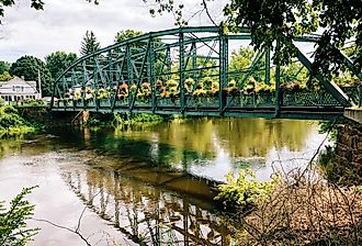Old Drake Hill Flower Bridge is a bridge in Simsbury, Connecticut. Image Credits: Shanshan0312 via Shutterstock
