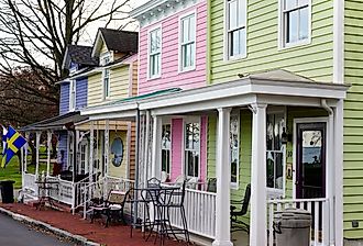  The New Castle Historic District and the First State National Historic Park is filed with colonial era homes, iconic buildings, roads and historic markers. Image credit: George Wirt via Shutterstock. 