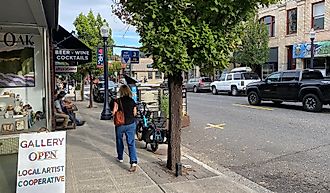 Art and cocktails in downtown Hood River. Photo: Andrew Douglas