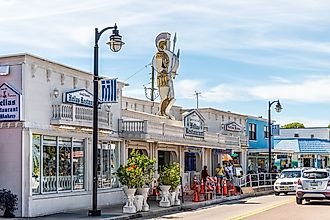 People walking around in the historical downtown of Tarpon Springs, Florida. Image credit Microfile.org via Shutterstock.com