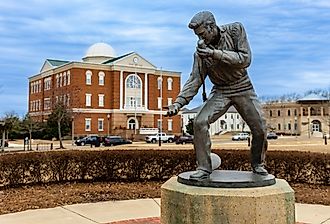 Elvis Presley Statue in Tupelo, Mississippi. Image credit Chad Robertson Media via Shutterstock
