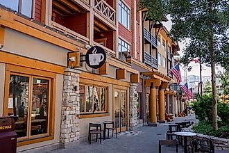 A cafe in The Village, a shopping area in the town of Mammoth Lakes, California. Editorial credit: bluestork / Shutterstock.com