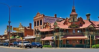 Hannan Street in Kalgoorlie, Western Australia. Image credit: Hans Wismeijer / Shutterstock.com.