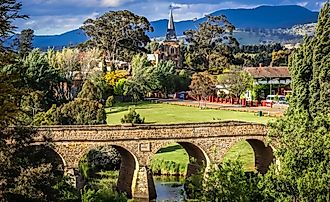 The historical bridge and townscape of Richmond, Tasmania.