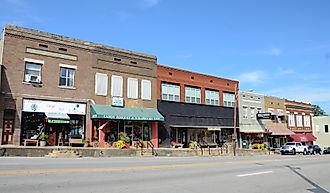  Heber Springs, Arkansas. Editorial Photo Credit: Valis55, CC BY-SA 3.0 via Wikimedia Commons. 