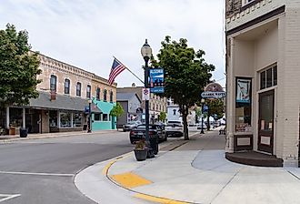 Downtown street in Algoma, Wisconsin. Image credit melissamn via Shutterstock