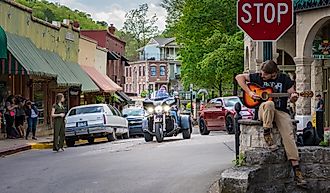 A charming street scene at Eureka Springs, Arkansas. Image credit: shuttersv / Shutterstock.com.