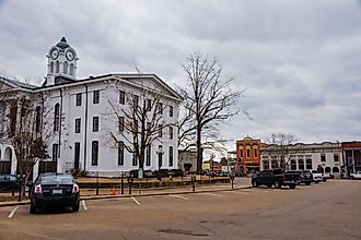 Downtown Ocean Springs, Mississippi. Image credit: Carmen K. Sisson / Shutterstock.com.