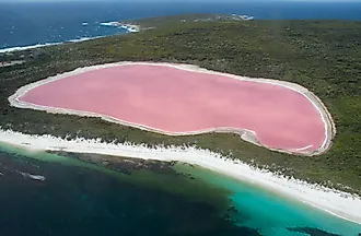 Lake Hillier on Middle Island near Esperance, Western Australia.