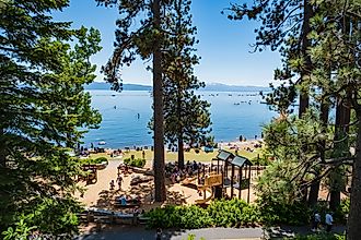Tahoe City, California: People enjoying the summer weather at Commons Beach on the shores of Lake Tahoe.