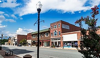 Rustic buildings along the main street in Pocomoke City, Maryland. Editorial credit: Kosoff / Shutterstock.com